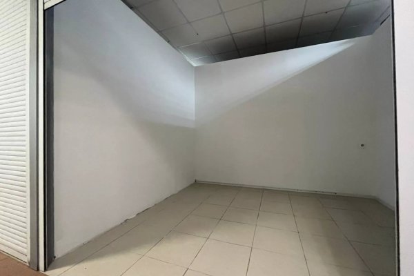 Продажа. ТОРГОВОЕ ПОМЕЩЕНИЕ В ТЦ СИЛУЭТ (7.9кв.м) - фото 4
