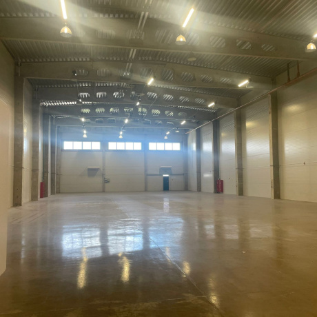 Фотография ПРОДАЖА СКЛАДСКОГО ОБЪЕКТА С ОФИСАМИ И ШОУРУМАМИ 960 м&sup2; склад + АБК + офисно-торговый блок | Light Industrial - фото 4