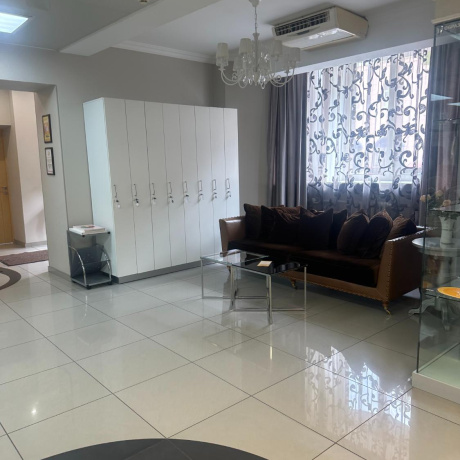 Фотография Продается коммерческое помещение (200 кв.м.) на 1 этаже жилого дома с отдельным входом, ул. Берестянская, пл. Победы - фото 10