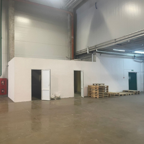 Фотография ПРОДАЖА СКЛАДСКОГО ОБЪЕКТА С ОФИСАМИ И ШОУРУМАМИ 960 м&sup2; склад + АБК + офисно-торговый блок | Light Industrial - фото 2