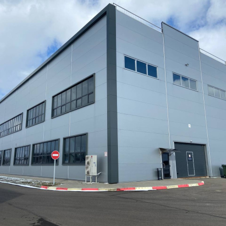 Фотография 5865,5 кв.м . Производственный современный объект на территории СЭЗ Минск. Эл.мощ 1,3 мВТ.   Год постройки 2022. Промышленной или пищевое производсте  - фото 1