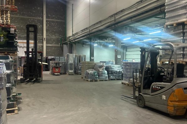 2800 кв.м продается складской блок   класса А с офисными помещениями в логпарке " Дроздово"  (Экспобел). Минск. Стеллажи. - фото 2