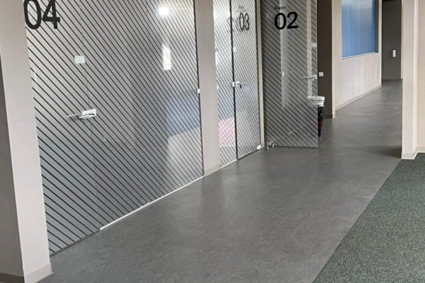 Центр города Минска  первый этаж 640 кв.м  административное помещение ул. Фабрициуса с отдельным входом. Офис продаж, офис, шоу-рум. - фото 5