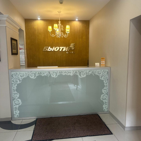 Фотография Продается коммерческое помещение (200 кв.м.) на 1 этаже жилого дома с отдельным входом, ул. Берестянская, пл. Победы - фото 1