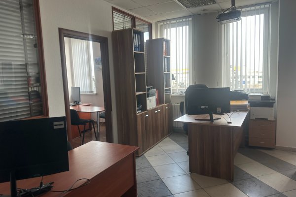 Продажа офисов по цене ниже рынка     145,7 м&sup2; + 73,8 м2  Минск, ул. Тимирязева, 65Б. Парковка на крытом паркинге включена. - фото 1