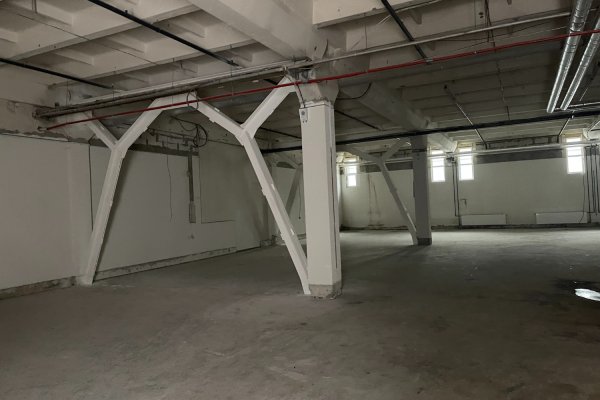 Складское помещение 558 кв.м в центральной части города В.Хоружей. С рампой. - фото 1