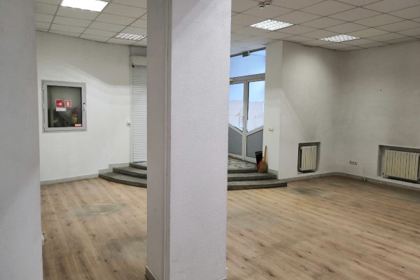 Помещение с отдельным входом для торговли или сферы услуг - фото 3