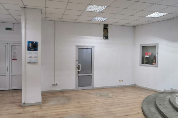 Помещение с отдельным входом для торговли или сферы услуг - фото 5