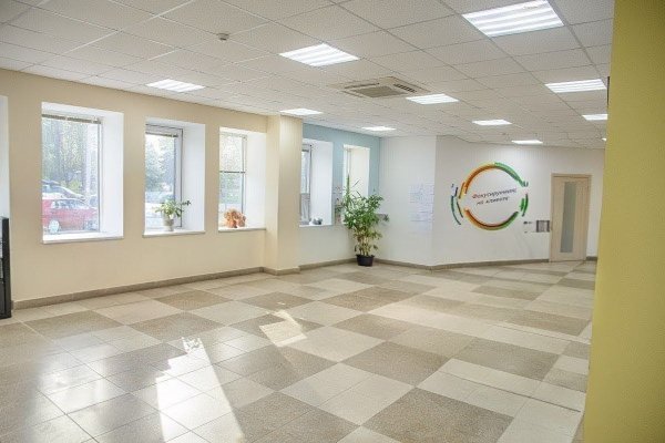 Торговое помещение 178 м&sup2;  на 1 этаже с тремя отдельными входами, рядом с метро. Отлично для шоурума или магазина. - фото 3