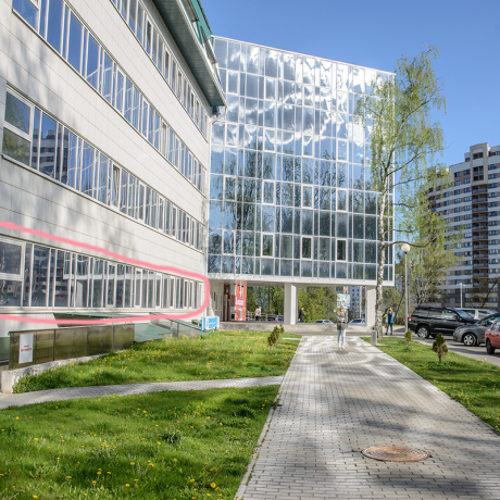 Фотография Торговое помещение 178 м&sup2;  на 1 этаже с тремя отдельными входами, рядом с метро. Отлично для шоурума или магазина. - фото 2