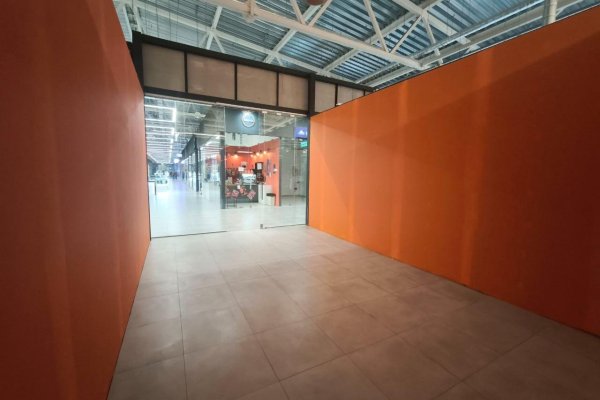 Сдаётся торговое помещение в ТЦ &laquo;4 сезона&raquo; - фото 4