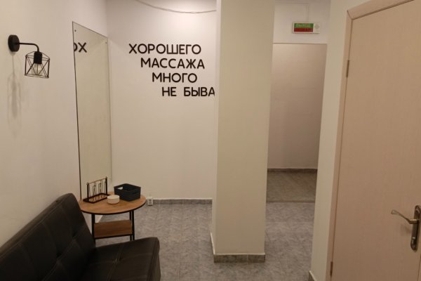 Помещение под услуги или офис с отличным ремонтом в центре города. Две комнаты с водой и канализацией и холл. 31 м2 - фото 1