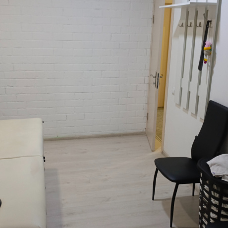 Фотография Помещение под услуги или офис с отличным ремонтом в центре города. Две комнаты с водой и канализацией и холл. 31 м2 - фото 4