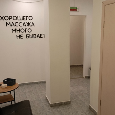 Фотография Помещение под услуги или офис с отличным ремонтом в центре города. Две комнаты с водой и канализацией и холл. 31 м2 - фото 6