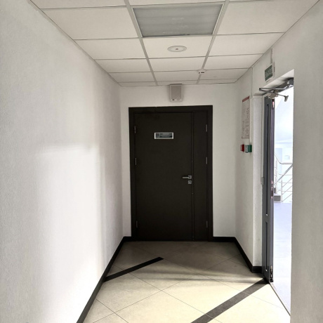 Фотография Аренда офиса от 558,8 м2 до 1683 м2 возле ст. метро &laquo;Молодежная&raquo; - фото 4