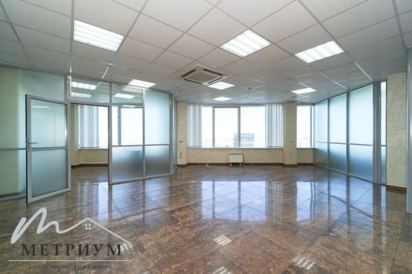 Офисное помещение 90,4 кв м Франциска Скорины 8  - фото 1