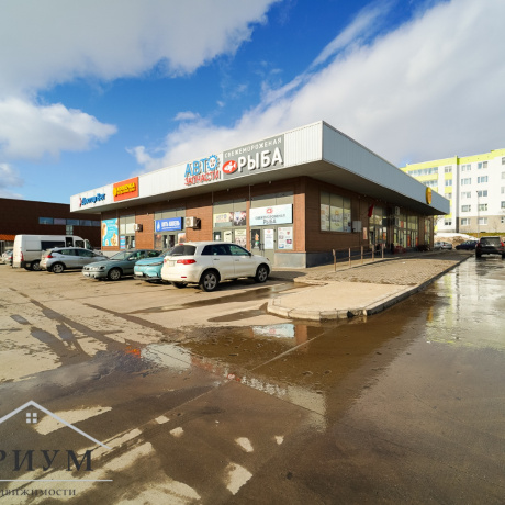 Фотография Аренда торгового помещения 69,2 кв.мв торговом центре в Заславле, Студенческий переулок 5 - фото 1