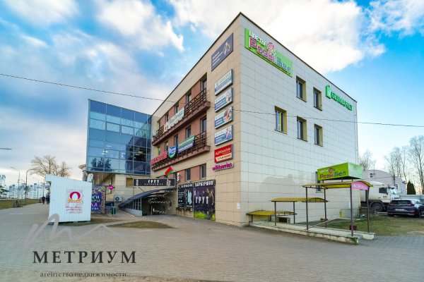 Арендатор не оплачивает услуги агентства!!! В ТЦ &laquo; Перекресток&raquo; сдается торговое помещение по адресу д. Боровляны ул. Березовая 108 - фото 1