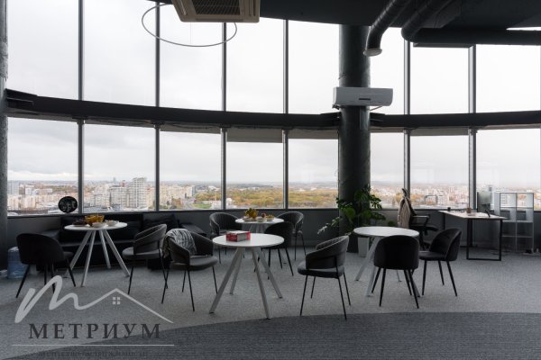 Аренда офиса на 30-м этаже 695 м2 в БЦ &laquo;Royal Plaza&raquo; пр-т Победителей 7А - фото 2