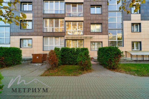 Покупатель не оплачивается услуги агентства!  Продается коммерческое помещение с арендатором по адресу г.Минск  ул. Петра Мстиславца 1,  площадью 102 - фото 1