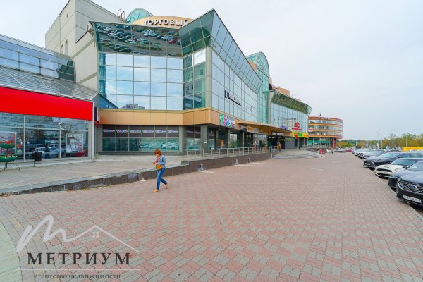 Торговое помещение 700кв.м. в ТЦ &laquo;Европа&raquo; ул. Сурганова 57А. - фото 1