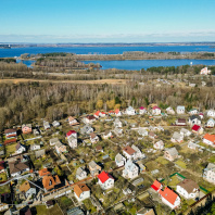 Фотография Уютная дача с большим гаражом и баней в СТ Криничанка - фото 1