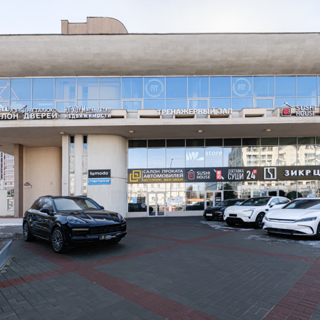 Фотография Срочно! Аренда помещения под автосалон, салон мототехники, салон  декора, керамики, светильников, мягкой и офисной мебели! - фото 2