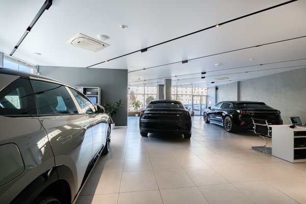 Срочно! Аренда помещения под автосалон, салон мототехники, салон  декора, керамики, светильников, мягкой и офисной мебели! - фото 13