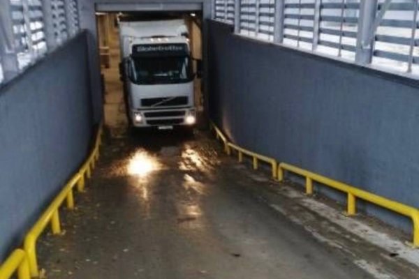 Складское помещение в аренду  2 510 м&sup2;, Октябрьский район, Курасовщина, ул. Корженевского 18Б, высота 4,5 метра с заездом фуры и рампой. - фото 3