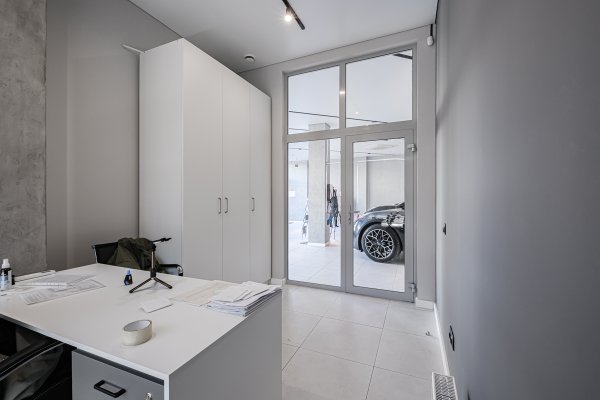 Срочно! Аренда помещения под автосалон, салон мототехники, салон  декора, керамики, светильников, мягкой и офисной мебели! - фото 18