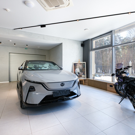 Фотография Срочно! Аренда помещения под автосалон, салон мототехники, салон  декора, керамики, светильников, мягкой и офисной мебели! - фото 10