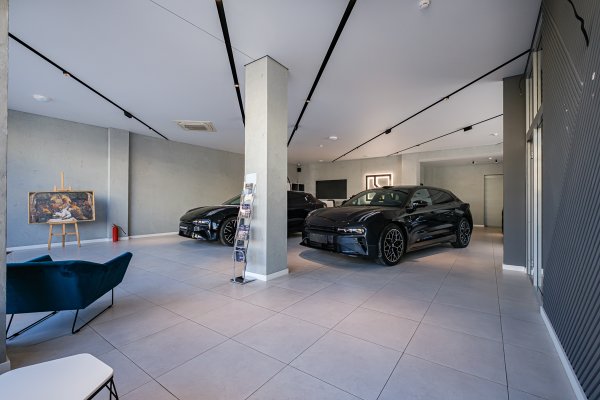 Срочно! Аренда помещения под автосалон, салон мототехники, салон  декора, керамики, светильников, мягкой и офисной мебели! - фото 7