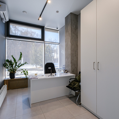 Фотография Срочно! Аренда помещения под автосалон, салон мототехники, салон  декора, керамики, светильников, мягкой и офисной мебели! - фото 17