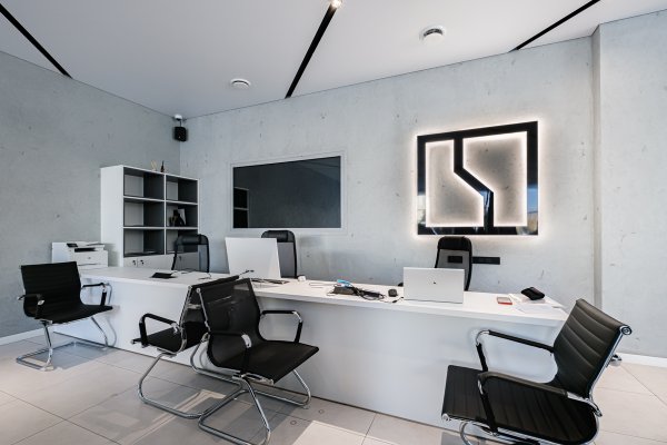 Срочно! Аренда помещения под автосалон, салон мототехники, салон  декора, керамики, светильников, мягкой и офисной мебели! - фото 16