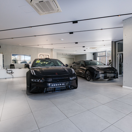 Фотография Срочно! Аренда помещения под автосалон, салон мототехники, салон  декора, керамики, светильников, мягкой и офисной мебели! - фото 5