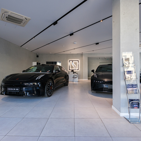 Фотография Срочно! Аренда помещения под автосалон, салон мототехники, салон  декора, керамики, светильников, мягкой и офисной мебели! - фото 6