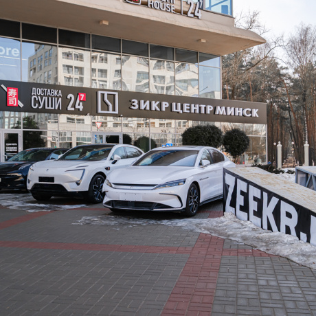 Фотография Срочно! Аренда помещения под автосалон, салон мототехники, салон  декора, керамики, светильников, мягкой и офисной мебели! - фото 1