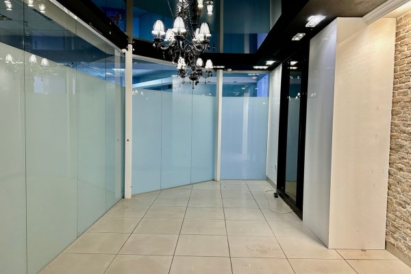 Сдаем помещение в ТЦ Кульман с ремонтом - фото 4