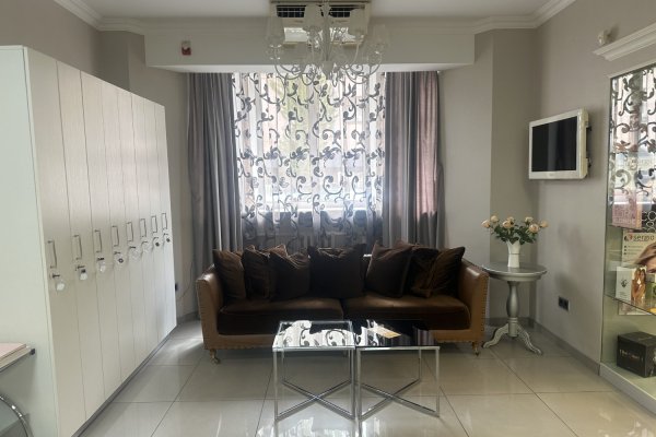 Продается коммерческое помещение (200 кв.м.) на 1 этаже жилого дома с отдельным входом, ул. Берестянская, пл. Победы - фото 2