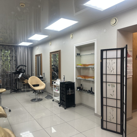 Фотография Продается коммерческое помещение (200 кв.м.) на 1 этаже жилого дома с отдельным входом, ул. Берестянская, пл. Победы - фото 4