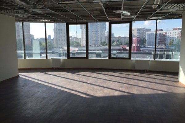 Сдается офис 200м в БЦ Титан, метро в шаговой доступности - станции - Михалово и Малиновка  - фото 1