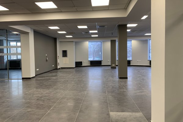 Сдается офис 300м ПЕРВЫЙ ЭТАЖ, ОТДЕЛЬНЫЙ ВХОД на ул Бирюзова, 10А в БЦ Green Plaza - фото 1