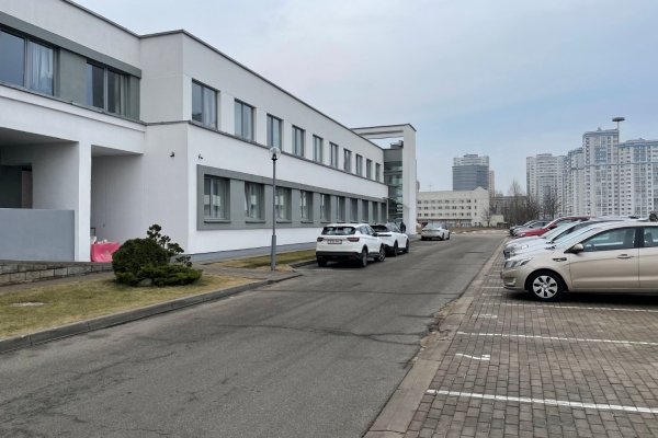 Сдается офисный блок 435м улица Нарочанская, первый этаж, отдельный вход - фото 1