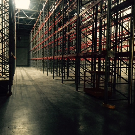 Фотография Сдается складской блок 1400м класса "А", стеллажи, отопление, пожаротушение автоматическое, д. Прилесье, 8 км от МКАД - фото 1