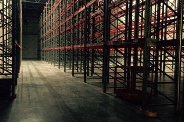 Сдается складской блок 1400м класса "А", стеллажи, отопление, пожаротушение автоматическое, д. Прилесье, 8 км от МКАД - фото 1