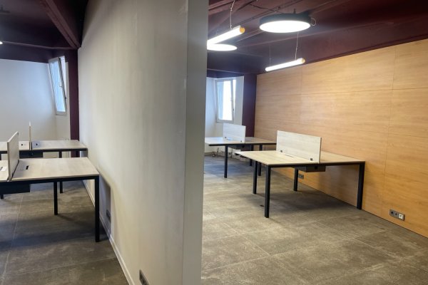 Офис с мебелью в аренду в бизнес центре - фото 4