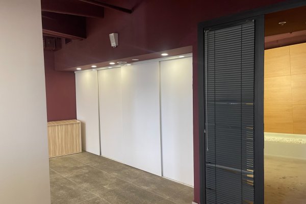 Офис с мебелью в аренду в бизнес центре - фото 3