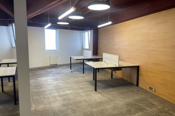 Офис с мебелью в аренду в бизнес центре - фото 1