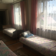 Фотография Сдается 1/2 часть дома. Отдельный вход.2эт.120м.кв.4комнаты 2с/у.До 12чел.От собственника. - фото 3