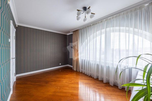 5+ -комнатная квартира по адресу Машерова просп., д. 54 - фото 4